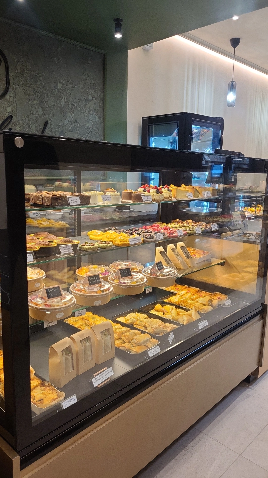 Comptoir traiteur et pâtisseries chez Sublim! à Antony
