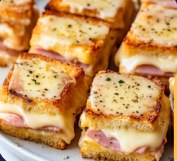 Mini croque-monsieur — plateau de 32 pièces